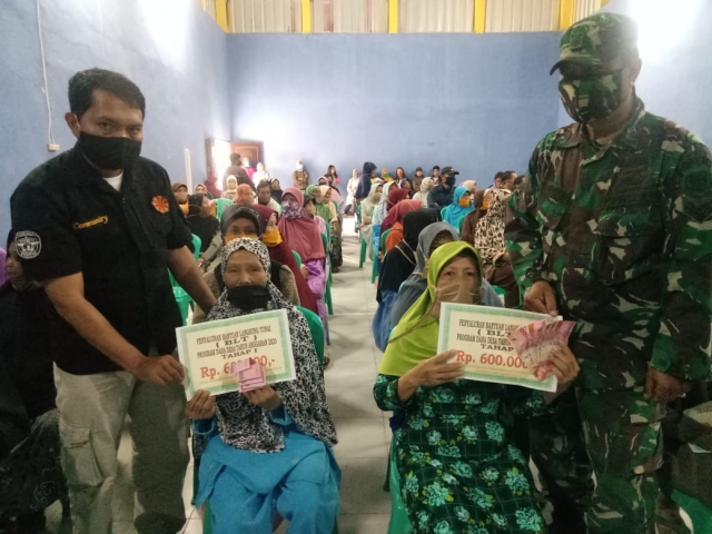 Pembagian-BLT-Di-Desa-Desa