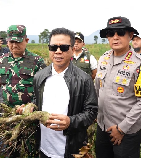 bupati-bandung-dadang-supriatna-meninjau-areal-perkebunan-teh-ptpn-i-regional-ii-malabar