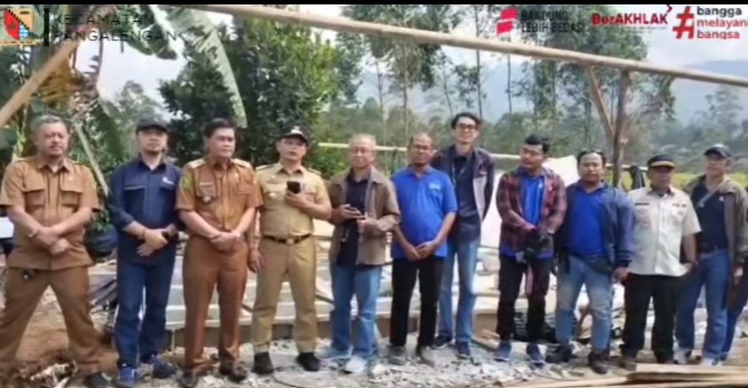 monitoring-pembuatan-septic-tank-bertempat-di-loscimaung-desa-margamukti-yang-merupakan-program-csr-dari-star-energy-geothermal